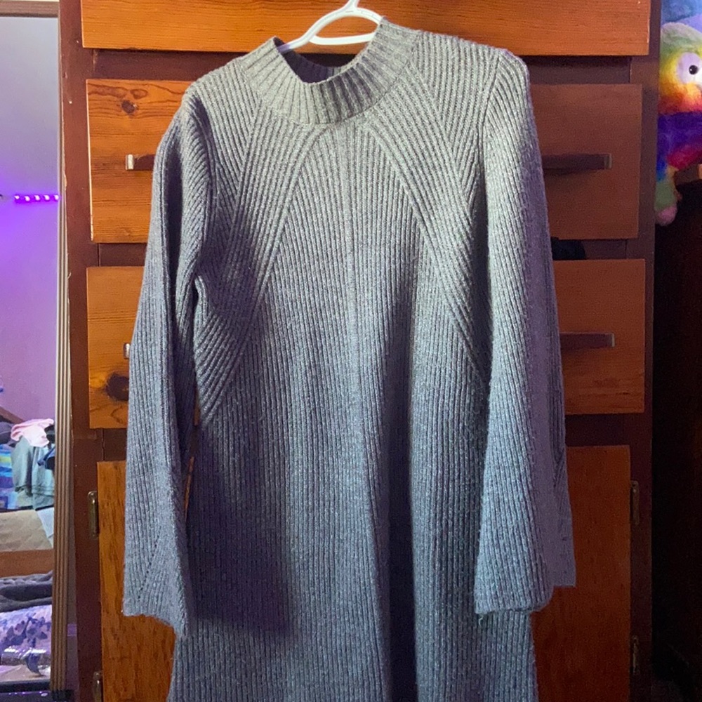 XL Pinkrose turtle neck dress with flare sleeves